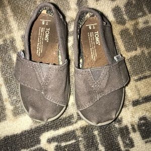 Toms size 5